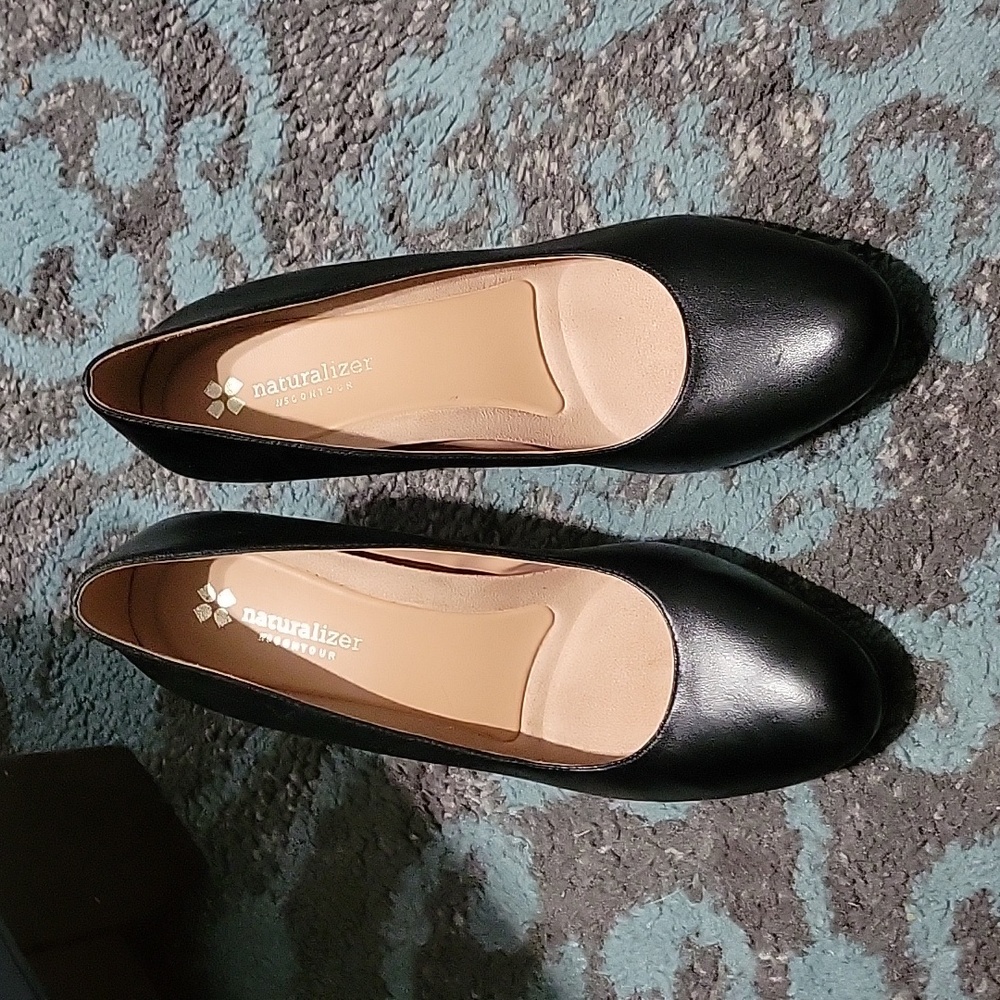 Naturalizer heels, black, size 10m, used /great condition